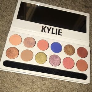 Kylie Cosmetics eye shadow palette